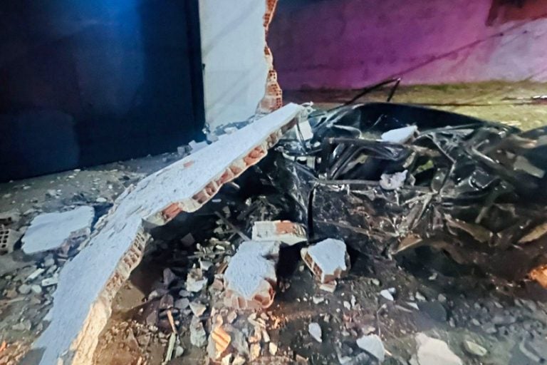Umuarama Condutor Fica Ferido Após Colisão Em Muro De Empresa (2)