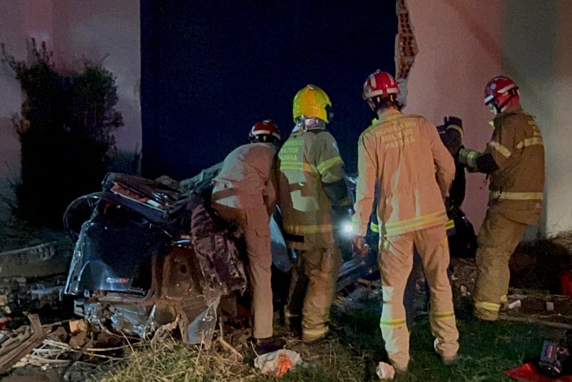 Umuarama Condutor Fica Ferido Após Colisão Em Muro De Empresa (3)