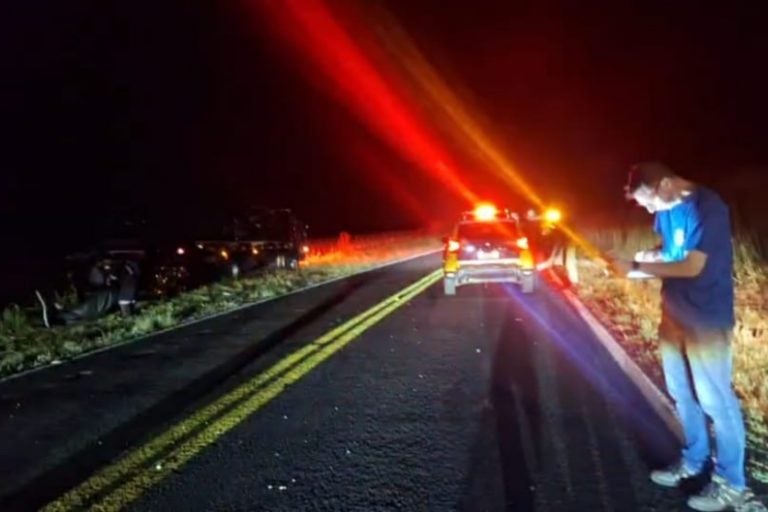 Condutor morre na PR-546 após colisão traseira entre veículos.