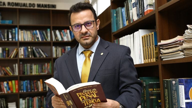 Advogado Dos Buscariollo Renan Farah