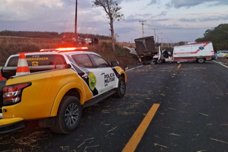 Colisão frontal na PR-082 mata duas mulheres e deixa idoso e criança feridos.