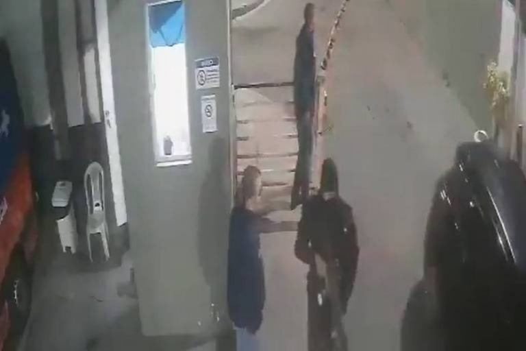 Vídeo mostra atiradores invadindo hospital na tentativa de executar paciente