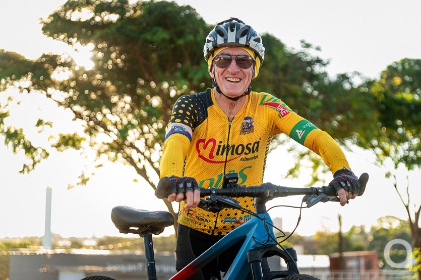 Ciclista de 71 anos, campeão de ultramaratona, inspira a terceira idade