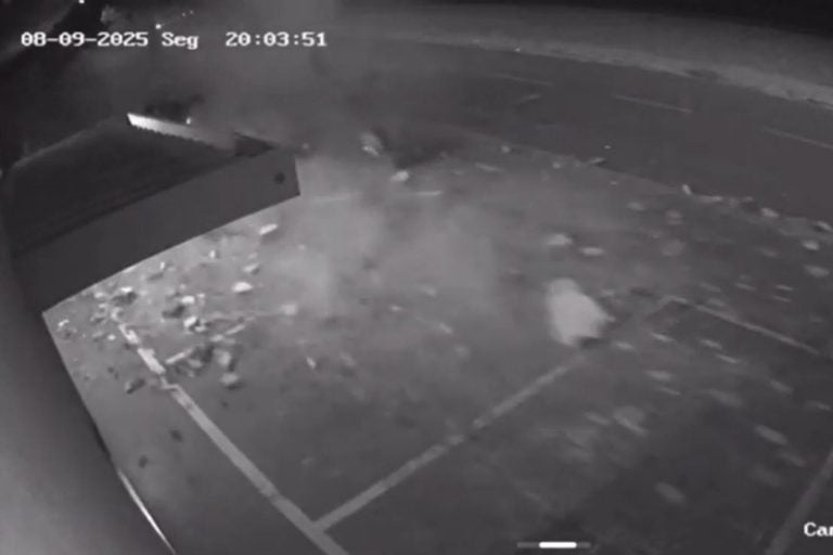Novas imagens mostram muro de empresa destruído por carro