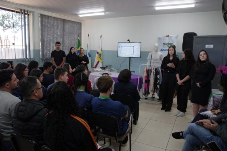 Alunos em cursos técnicos crescem 350% na rede estadual do Paraná