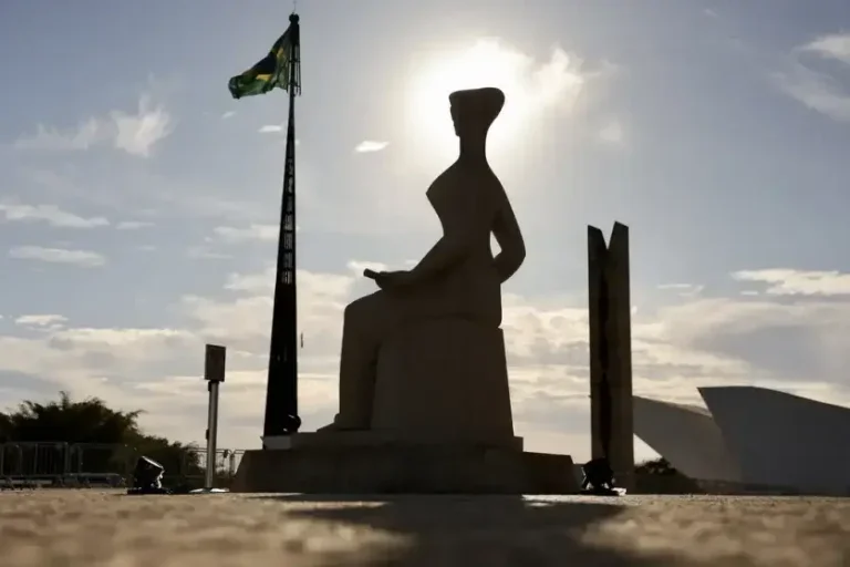2º dia de votação do julgamento de Bolsonaro retorna.