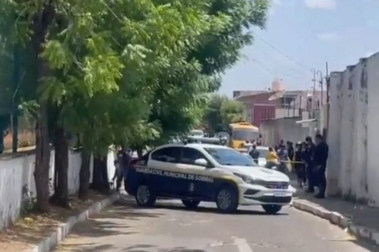 Ataque a tiros em escola deixa 2 alunos mortos e 3 feridos