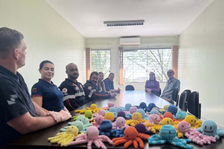 Polvinhos para crianças atendidas pelo Samu são produzidos por custodiados no PR