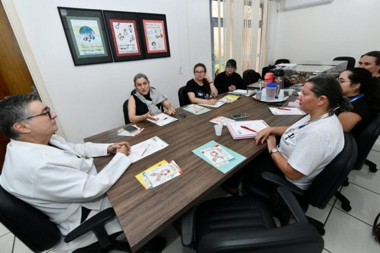 Ambulatório de Infectologia de Umuarama promove capacitação sobre ISTs.