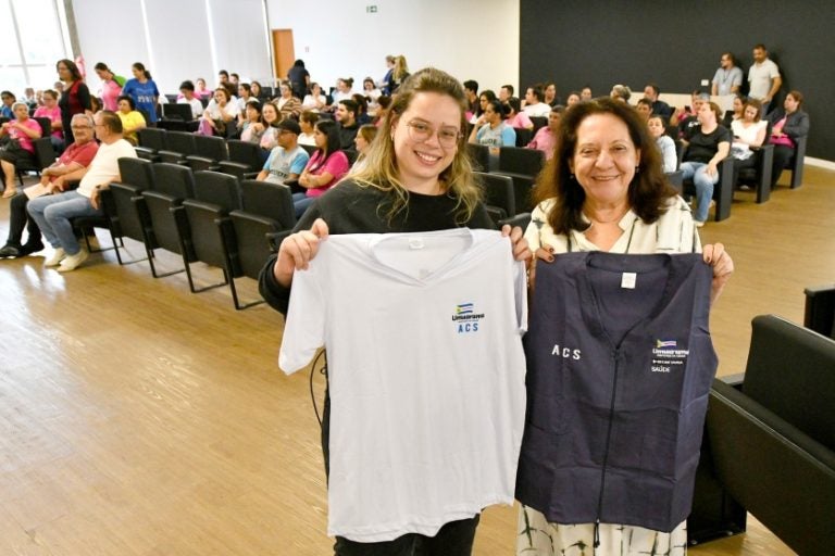Agentes comunitários de Umuarama recebem novos uniformes de trabalho
