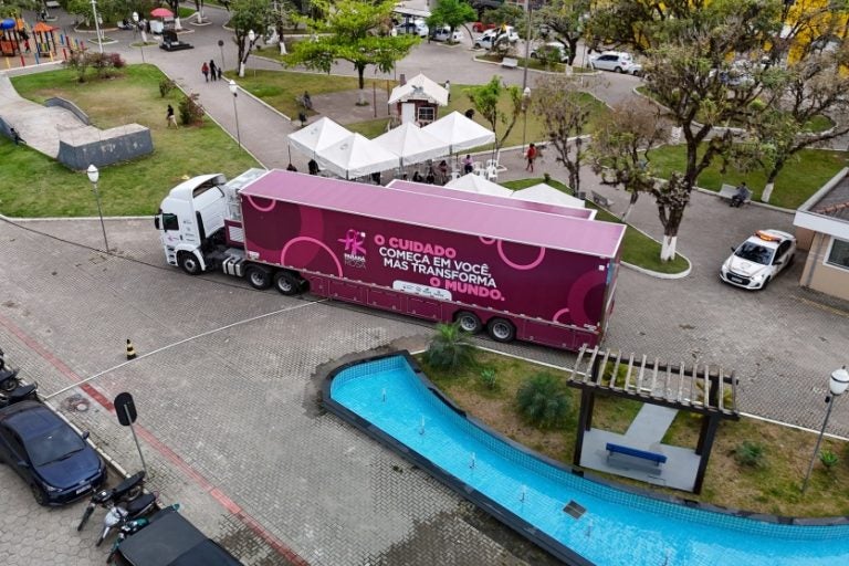 Carreta Saúde da Mulher presta atendimentos gratuitos em Mariluz e região.