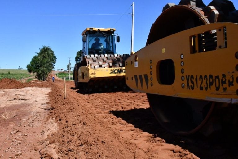 Prefeitura prepara pavimentação de mais uma estrada rural de Umuarama.