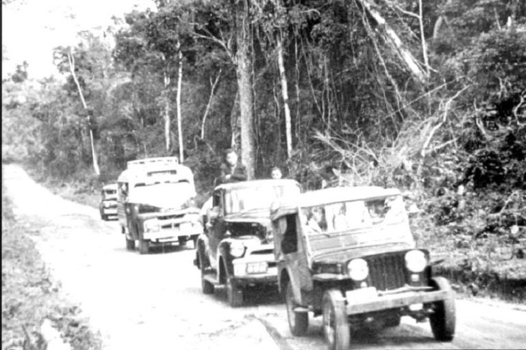 Em 1950, foi aberta a primeira estrada (de terra) ligando Maringá a Umuarama