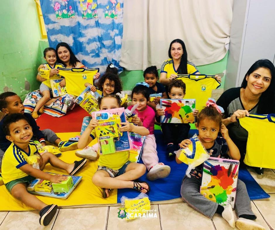 Alunos E Professores Recebem Kits Escolar (1)
