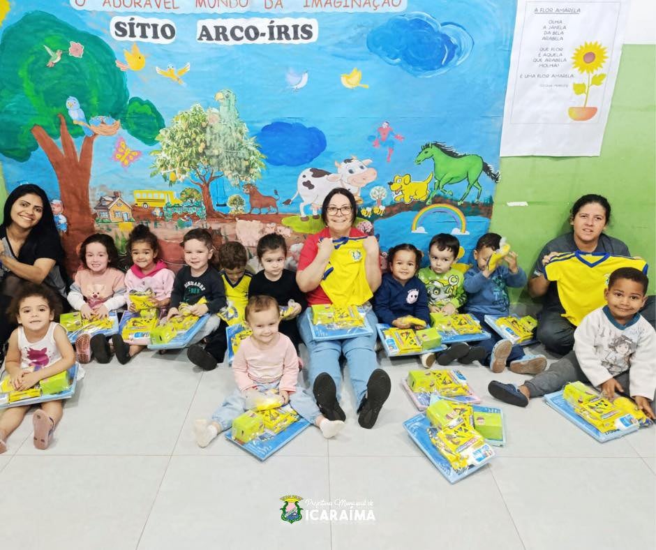 Alunos E Professores Recebem Kits Escolar (3)
