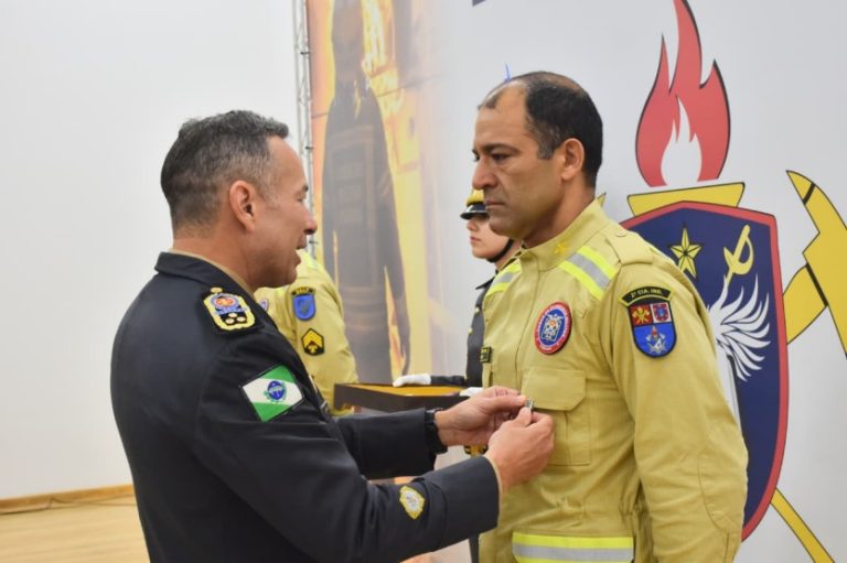 Bombeiro De Umuarama Que Salvou Parceiro Recebe Homenagem (1)
