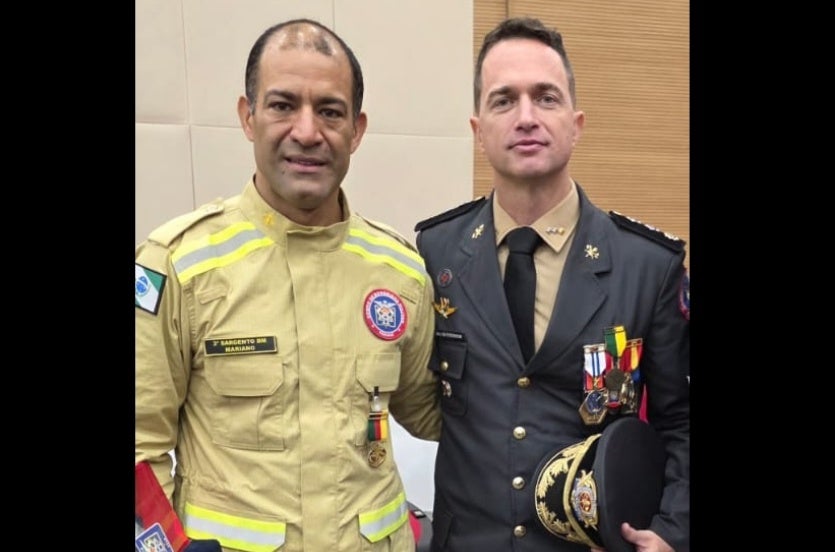 Bombeiro De Umuarama Que Salvou Parceiro Recebe Homenagem (2)