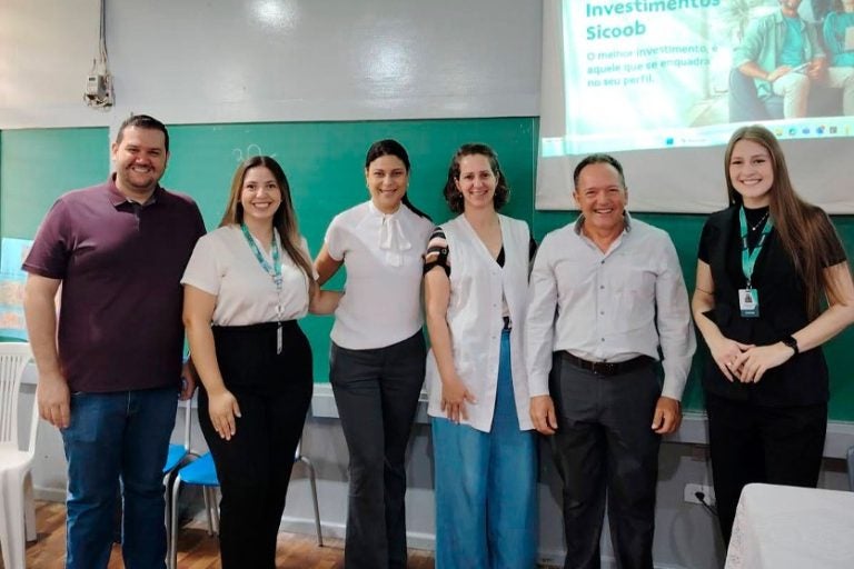 Colégio De Pérola Sedia Palestra Sobre Finanças No Sicoob Arenito (3)