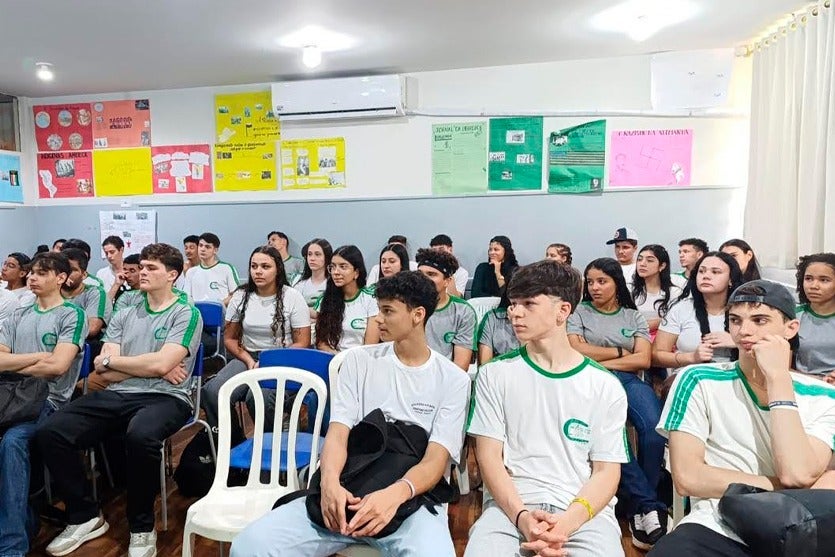 Colégio De Pérola Sedia Palestra Sobre Finanças No Sicoob Arenito (4)