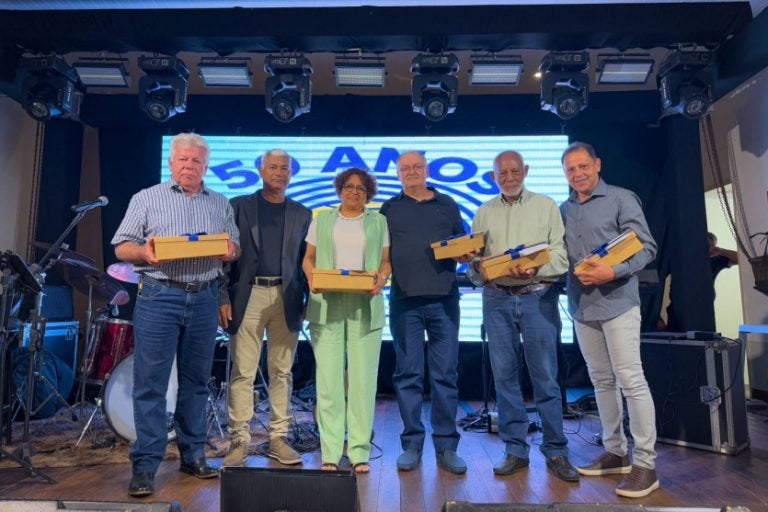 Assemu comemora 50 anos com jantar e baile em homenagem ao servidor público.