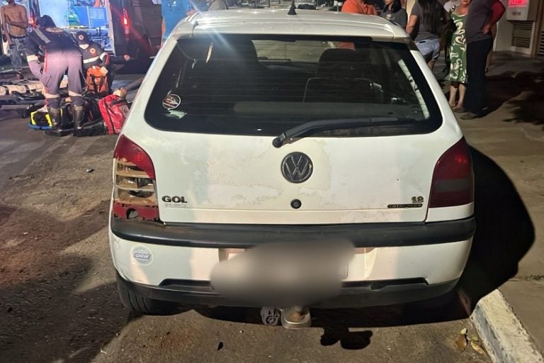 Douradina Motociclista Sem Cnh Bate Em 3 Veículos Estacionados (1)