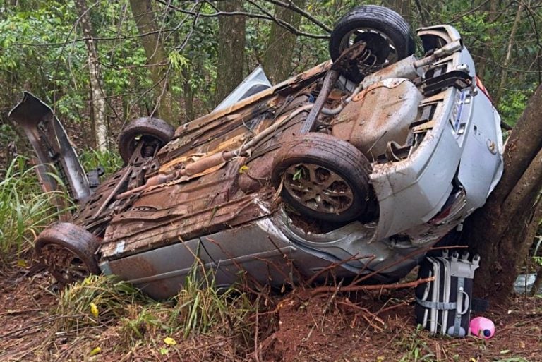 Família De Cidade Gaúcha Fica Ferida Após Carro Colidir Em árvores (3)