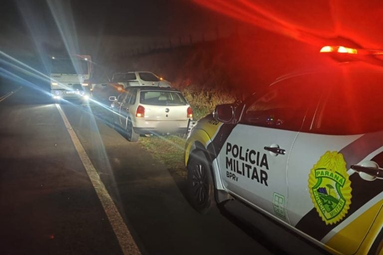 Atropelamento de boi na PR-482, em Umuarama, deixa motorista ferido.