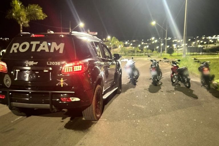 Rotam apreende motocicletas irregulares em Umuarama.