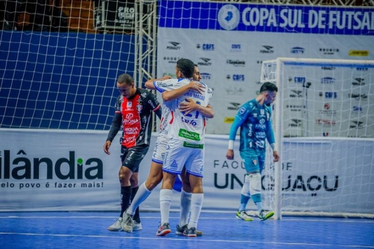 Umuarama vence o Joinville na Copa Sul de Futsal.