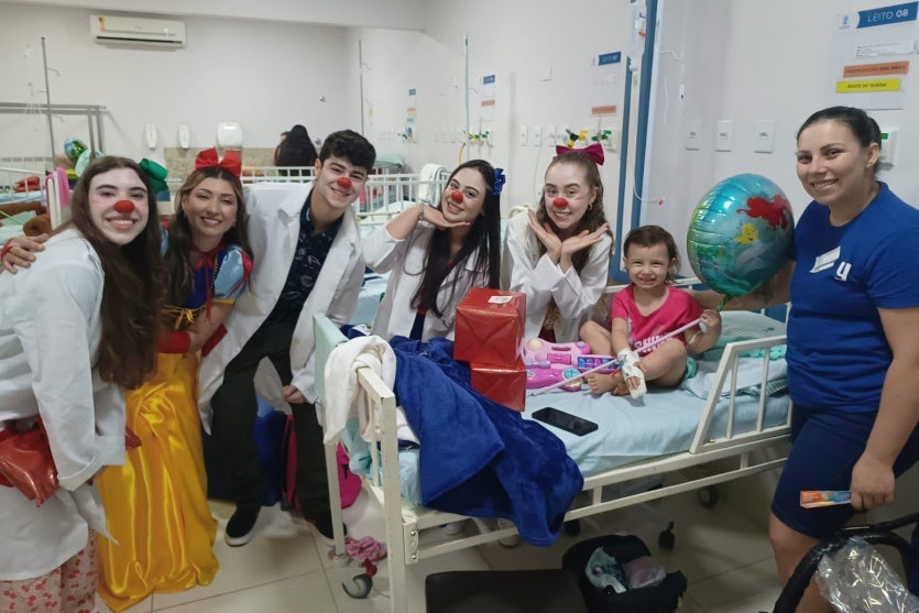 Dia das Crianças no Hospital Norospar é marcado por carinho, voluntariado e encantamento.