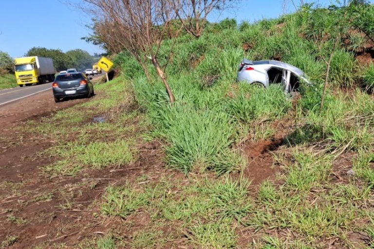 Saída de pista na PR-323 deixa cinco feridos em Cruzeiro do Oeste