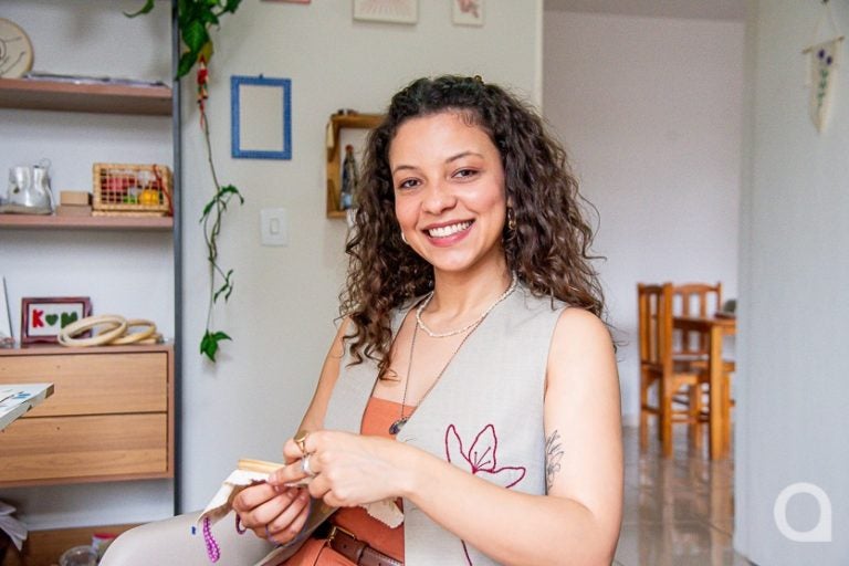 Jovem Transforma Paixão Pelo bordado em Profissãobordadeira (1)