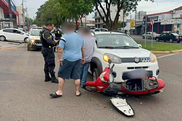 Motociclista Fica Ferido Após Colisão Em Rotatória Na Avenida Brasil (1)