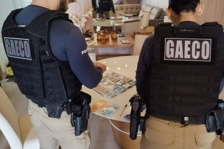 Operação Blut: Gaeco combate facção criminosa no Paraná e bloqueia R$ 12 milhões em bens.