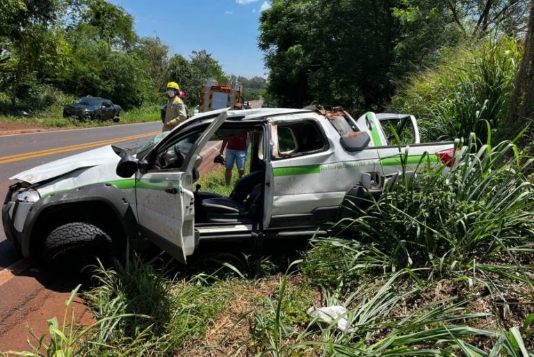 Pr 182 Duas Pessoas Ficam Feridas Após Colisão E Capotamento
