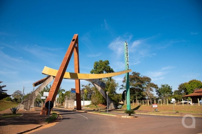 Mulher ameaça cuidadora com faca no Centro de Perobal.