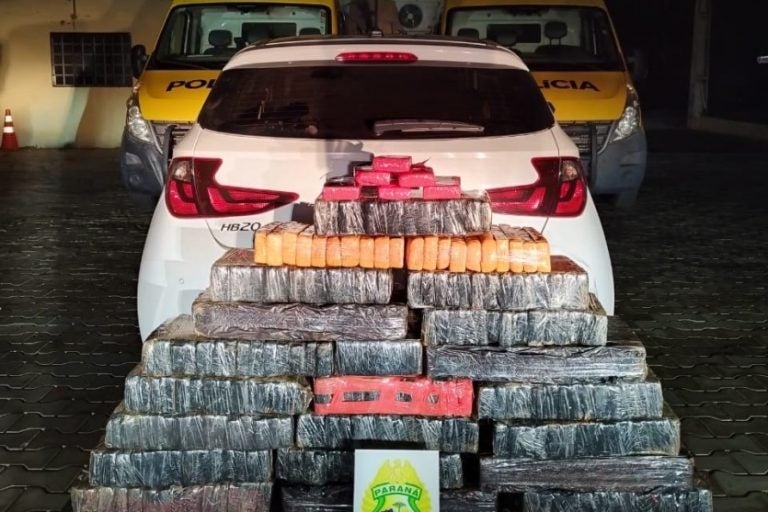 PR-323: PRF apreende 230 quilos de maconha em veículo próximo ao trevo de Mariluz.