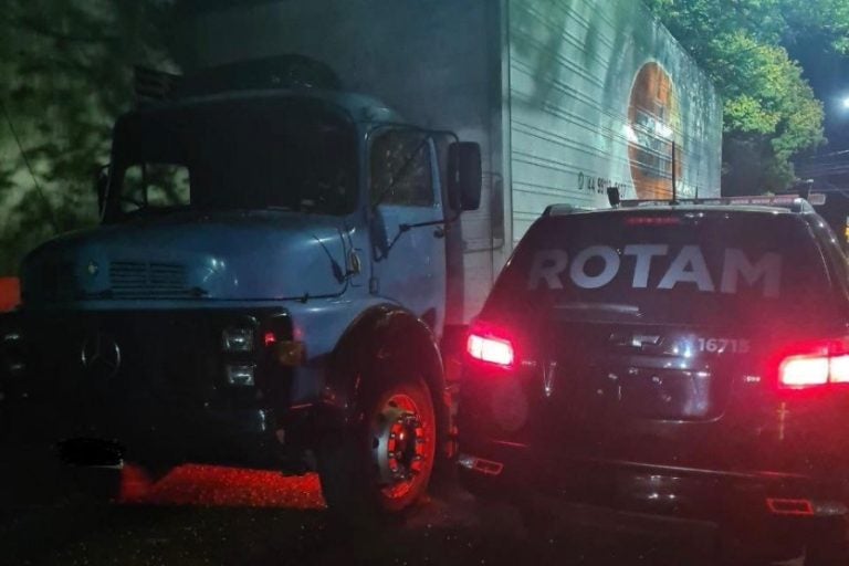 PM recupera caminhão furtado horas antes em Umuarama