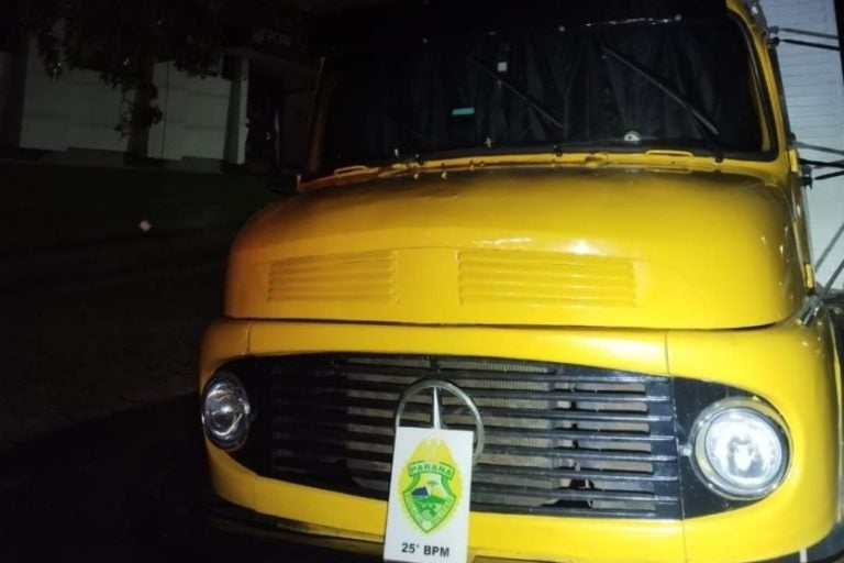 Polícia recupera caminhão roubado em Umuarama três horas após o crime.