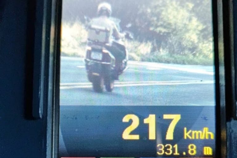 Operação Radar na PR-317 flagra motociclista "voando" a 217 km/h