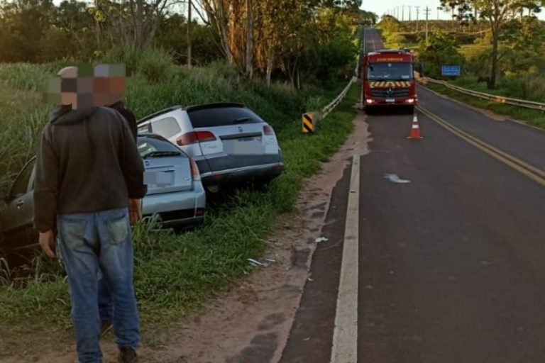 Colisão entre dois carros deixa homem ferido na PR-490 em Altônia