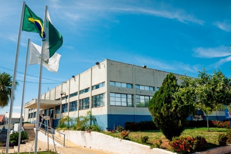 Cruzeiro do Oeste reduz expediente público para conter gastos.