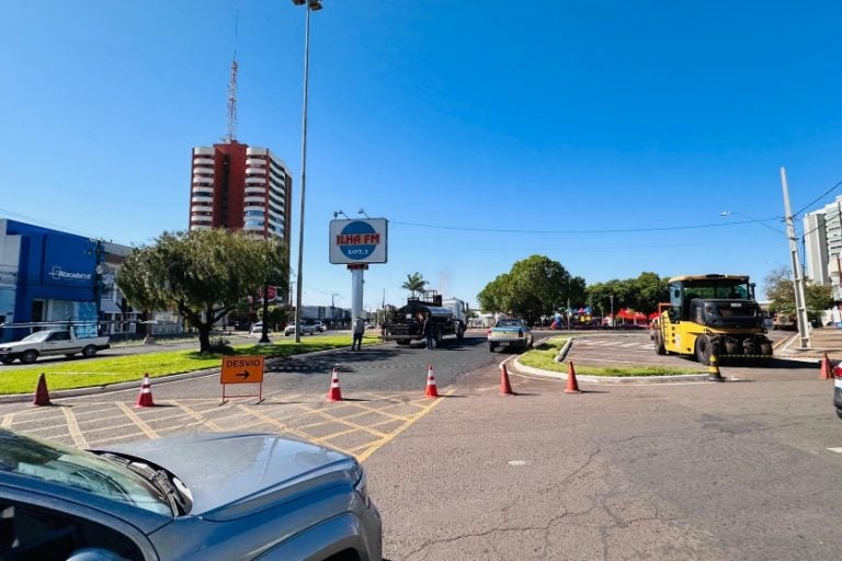 Praça Miguel Rossafa passa por recapeamento asfáltico nesta quarta-feira