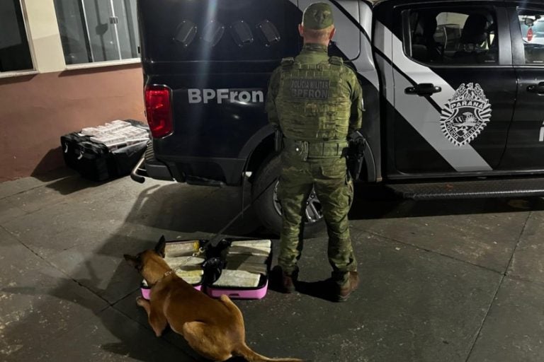 BPFron de Umuarama prende mulher com R$ 37 mil em maconha
