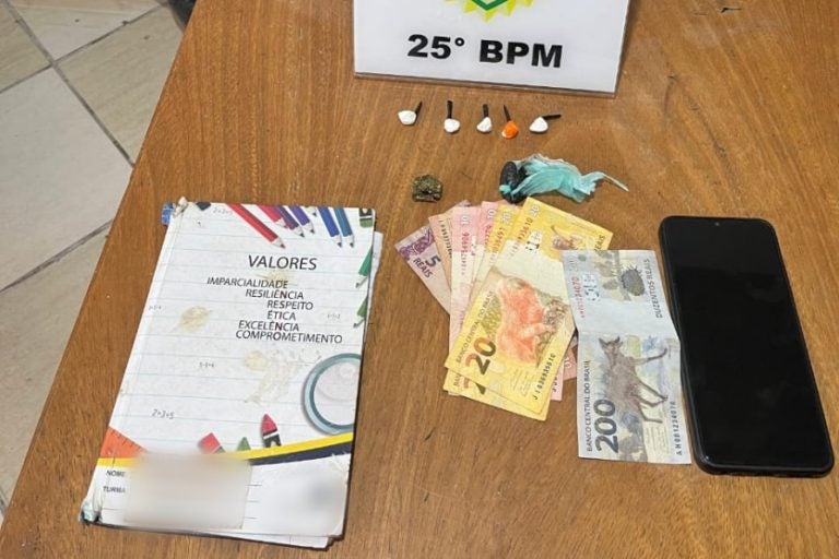 Polícia apreende drogas em ponto de tráfico no Parque Industrial