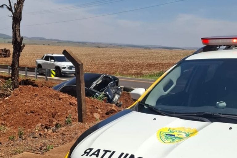 Colisão traseira deixa mulher ferida na PR-478; motorista recusa bafômetro