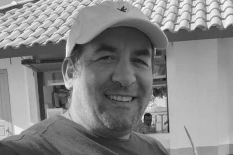 Empresário baleado por policial em bar morre após cirurgia.