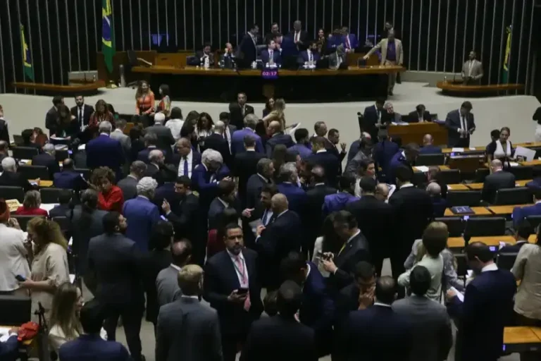 Aprovada isenção do IR para trabalhador que ganha até R$ 5 mil