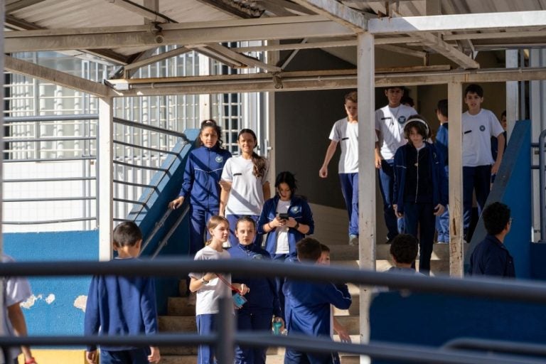 Ratinho Junior quer modelo civico-militar para colégios de tempo integral.