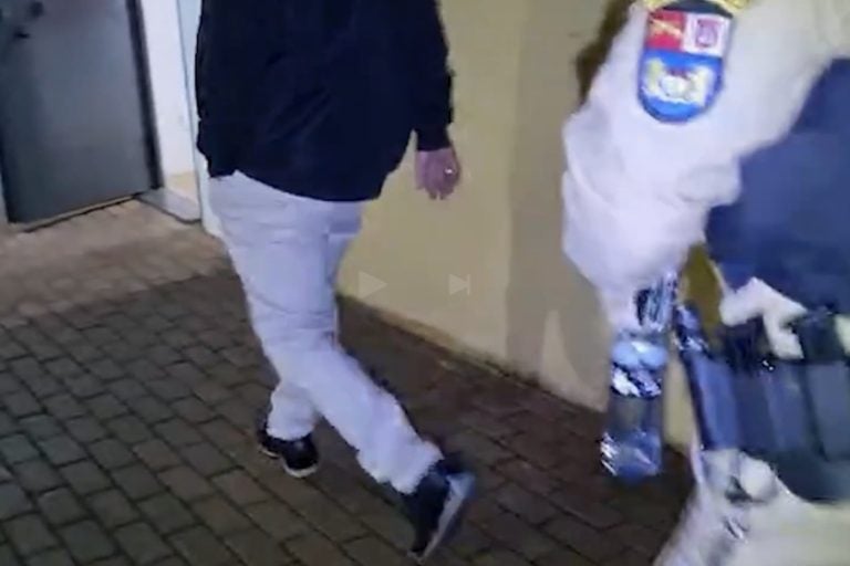 Homem chama a PM com medo da esposa após gastar R$ 3 mil em prostíbulo.